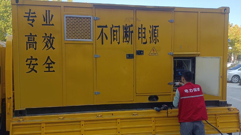 南昌柴油发电机组和UPS电源配合使用时，如何避免切换过程中的电力中断？